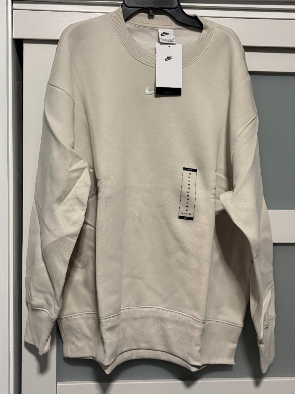 Women's Nike Oversized Fit Fleece Crewneck Sweatshirt Khaki Tan sz M NEW - Picture 2 of 4